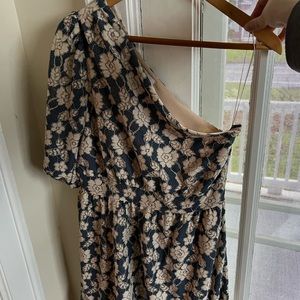 Nordstrom Rack off the shoulder cream colored dress size large. New w/o tags